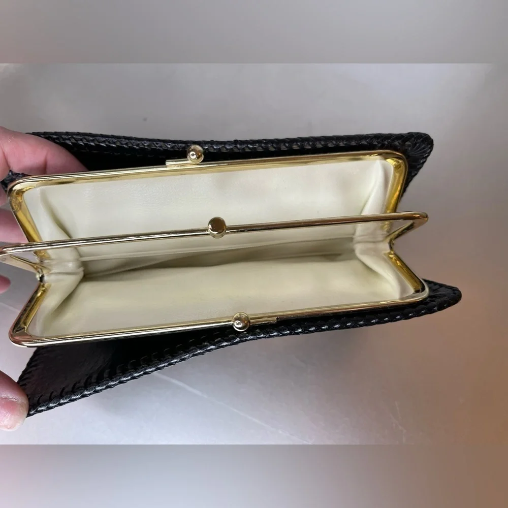 Vintage Hand Tooled Whipstitch Leather Wallet - Duck & Pinecone Kisslock